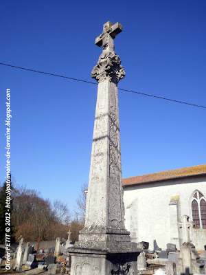 La croix du cimetière de Vitrey