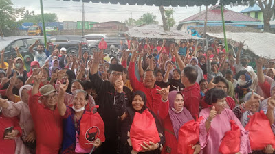 PDIP Sapa Wong Cilik, Rapidin Simbolon Salurkan 1.500 Paket Sembako di Kota Medan