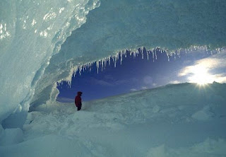 Ice Caves – Creative Photography Wallpapers