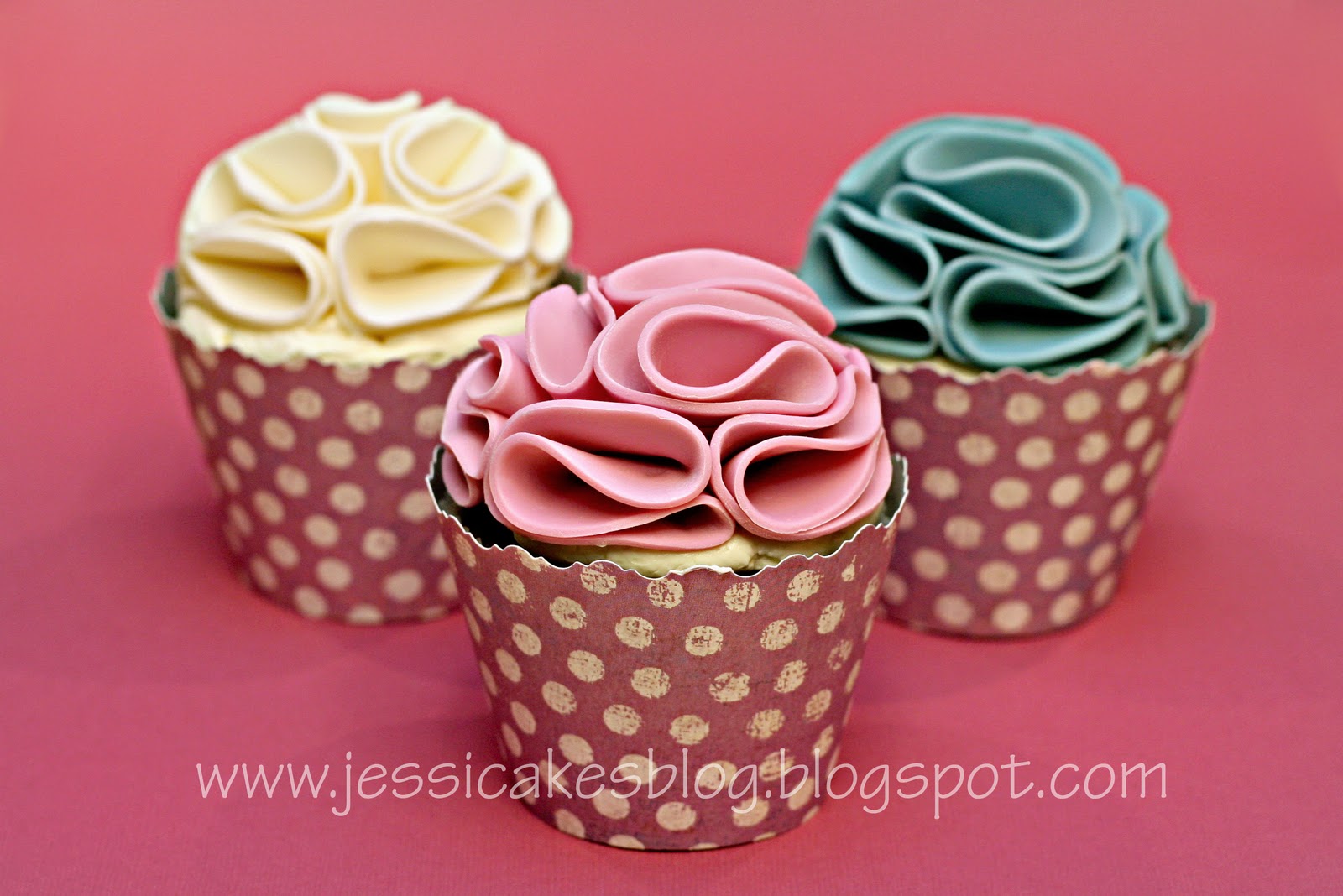 TomKat Cupcake tutorial The Monday} {Cupcake Tutorial Studio: Vintage cupcakes vintage  Ruffle