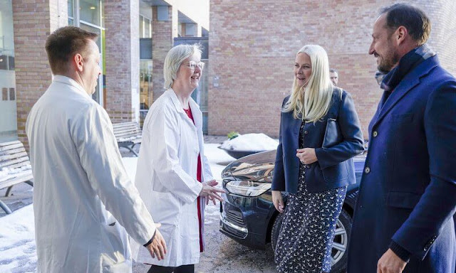 Crown Princess Mette-Marit wore an Alicia birds flying print dress by Pia Tjelta. Christian Dior Caro navy blue jacket. Princess Ingrid Alexandra