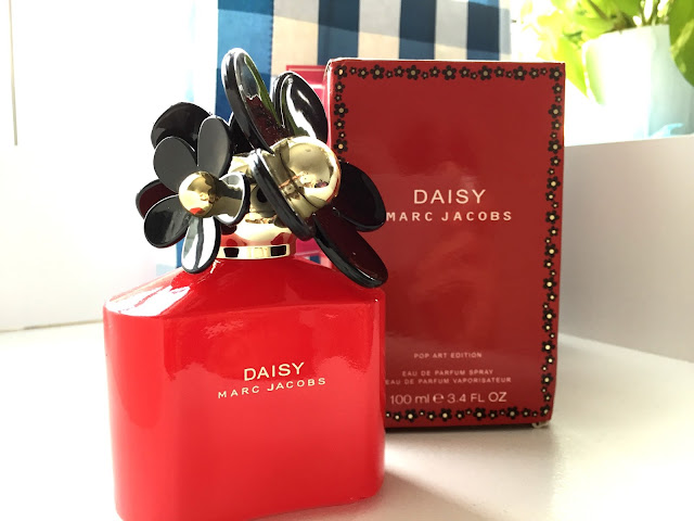 Marc Jacobs Daisy Perfume Review (Pop Art Edition), gorgeous perfume bottle