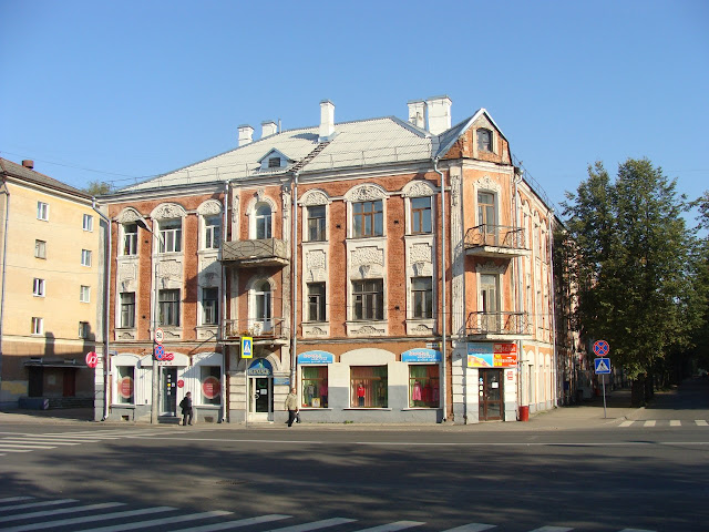 Дом Доходный Поташева В.Е. (1910 г.). Дом Спартака. Октябрьский 32.