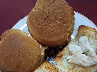 How To Make Toasted Pandesal With Kesong Puti And Strawberry Jam