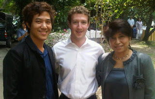 Mark Zuckerberg spotted in a Bangkok Bar