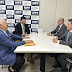 Presidente do TCE-PB entrega relatório sobre contratações e despesas em terceirização ao procurador eleitoral.