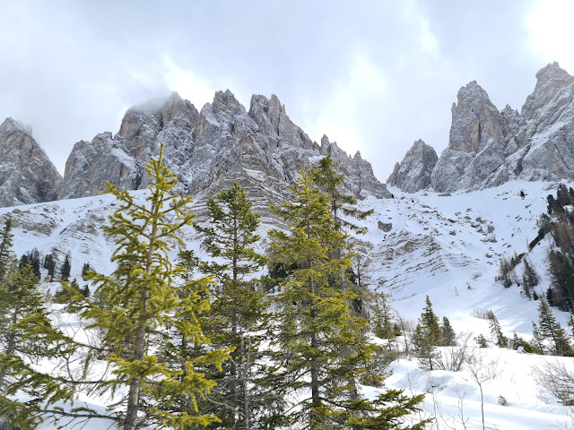 Gruppo delle Odle in Val di Funes, sguardo verso la Forcella “Mittagsscharte”. (Foto: Servizio prevenzione valanghe, Alto Adige, 02.03.2023)