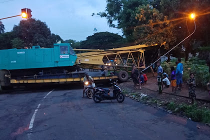 Tidak Kuat Nanjak, Truk Crane PLTU Tanjung Jati B Tutup Jalan Jepara-Bangsri