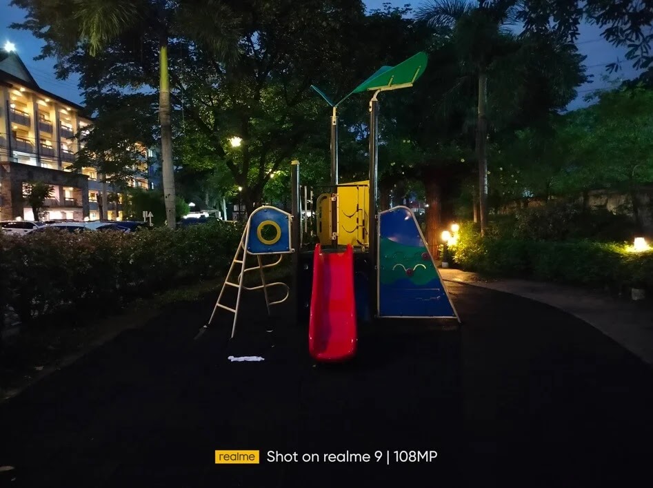 realme 9 Camera Sample - Playground, Night, 1x Zoom