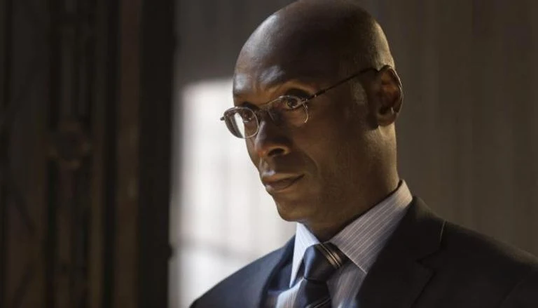 John Wick star Lance Reddick dies hours before the new sequel premieres (video) American actor Lance Reddick, best known for his roles in TV series "The Wire", "Fringe" and "Bush", has died.  Riddick's legal representative, James Hornstein, confirmed to the LA Times that the actor died of natural causes at his home in Los Angeles at the age of 60.  "We will miss Lance terribly," said Mia Hansen, Riddick's publicist. "Please respect the family's privacy at this time."  Lance, who was born on June 7, 1962, is best known for his role as Cedric Daniels in the crime series "The Wire" and the role of Philip Broyles in the science fiction series "Fringe".  He also participated in the works of "Lost", "Oz", "Corporate" and "Resident Evil".  Lance also participated in the "John Wick" series of films, including the fourth part, which is scheduled to be released in theaters on March 24, 2023, and he embodied the role of "Sharon".  Reddick reprises his role as Charon, the concierge of the Continental Hotel in New York City who appears throughout the sequels.  But his role in "The Wire" marked a quantum leap in his career. Often described as one of the best TV series of all time, this work tells the story of the struggle of a police drug squad against gangs in Baltimore City.  In the series, Lance Reddick plays Lieutenant Cedric Daniels, a cop who is conscientious to the point of being idealistic.  “The Wire” included a group of stars, including Idris Elba and Michael Kenneth Williams, who died in 2021 and was highly appreciated for his character “Omar Little”, a gay outlaw who applies strict rules of conduct.  Lance Reddick was married to Stephanie Reddick and had two children, according to his agent.  A large number of celebrities paid tribute to the late actor.  Among them, "The Wire" star Wendell Pearce described him on Twitter as "a man of great strength and elegance" and "the epitome of class".  Writer Stephen King wrote, "A wonderful actor, a wonderful man. This is sad news.”  HBO praised Braddick, saying he is an actor "who is greatly regarded by all who have known and worked with him."  "We are proud to be part of his legacy. He will be greatly missed," she added.  Actors Keanu Reeves and Chad Stahelski, his co-stars in the "John Wick" films, also expressed their grief.  "We are deeply saddened and heartbroken for the loss of our beloved friend and colleague," they said in a statement. "He was an accomplished professional and a pleasure to work with."