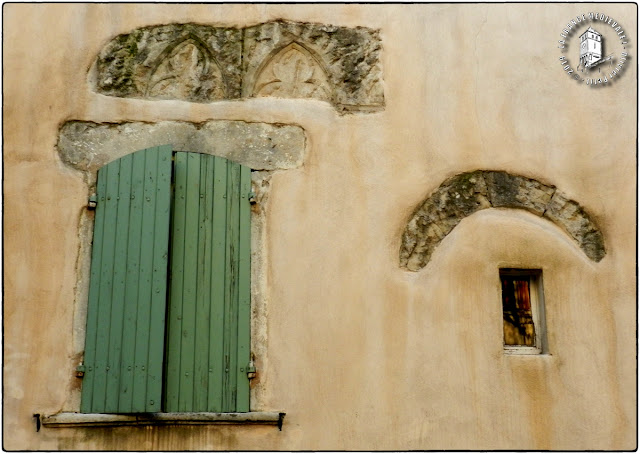 TAULIGNAN (26) - Village médiéval