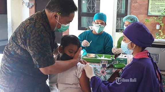 Imunisasi kepada anak SD di Kota Denpasar saat Pandemi Covid-19