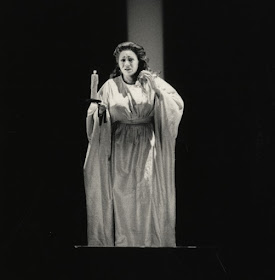 ARTS IN ACTION: mezzo-soprano GRACE BUMBRY as Lady Macbeth in Los Angeles Music Center Opera's 1987 production of Giuseppe Verdi's MACBETH [Photograph © by Los Angeles Music Center Opera; image from the Detroit Public Library collection]