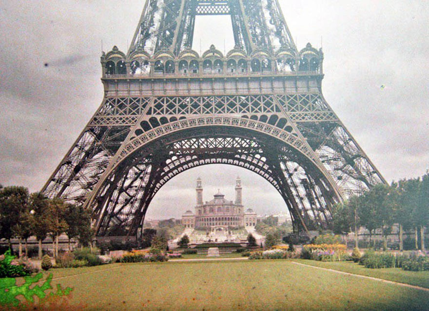 40 Old Color Pictures Show Our World A Century Ago - The Eiffel Tower, Paris, 1914