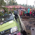 Jembatan Penghubung Dusun I dan Dusun II Sei Baru Berombang Ambruk