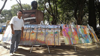 Adagenir expõe sua arte na Feira Hippie que ocorre no Centro de Convivência Cultural de Campinas, aos sábados e domingos de manhã.