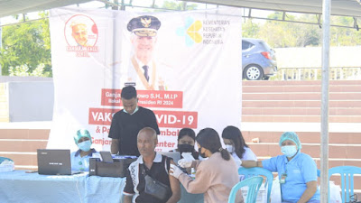 Bantu Masyarakat! Relawan Ganjar Laksanakan Vaksinasi Massal di Alun-alun Kota Kupang