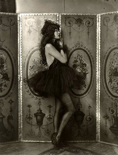  above photo of Dolores Costello and it pretty much just knocked me out