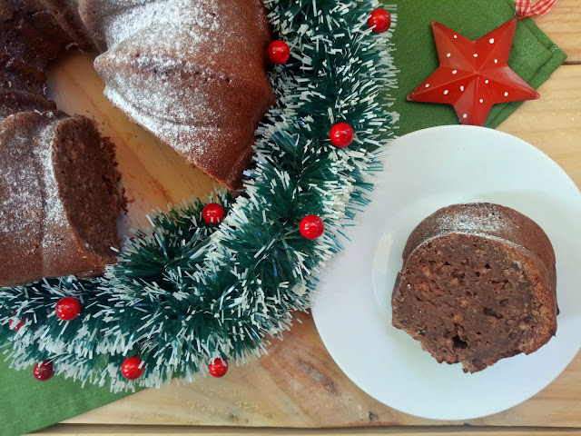 Bundt cake de turrón de chocolate Suchard. Receta navideña de aprovechamiento. Desayuno, merienda, postre. Horno. Cuca Bizcocho.