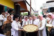 Ibu Iriana Jokowi Bersama Ibu Wury Ma'ruf Amin Kunjungi Kampung Sentra Bakpia Pathuk 