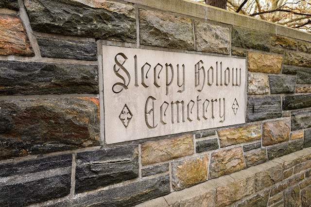 Entrance to Sleepy Hollow Cemetery