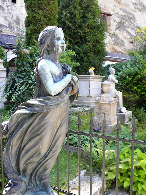 Petersfriedhof Catacomben Salzburg