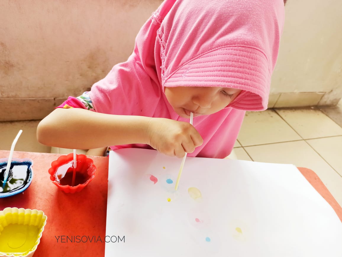 kegiatan anak usia dini membuat lukisan