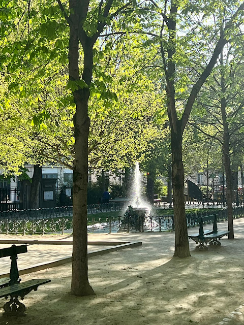 Shade and fountain in Square Emile Chautemps