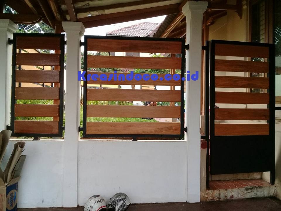  Pintu Pagar Kayu Pemasangan Di Villa Jalan Jati Padang 