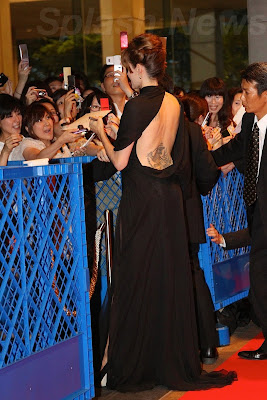 Angelina Jolie red carpet in Tokyo for her explosive thriller Salt Photos