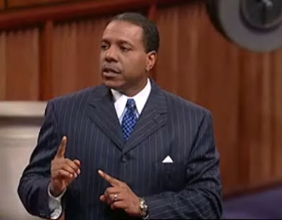 Tele evangelista Creflo Dollar predicaando