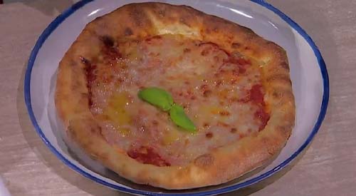 Pizza col cornicione ripieno ricetta Vincenzo Capuano