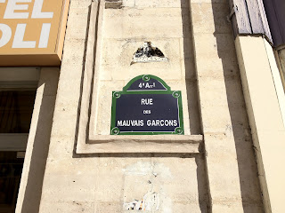 A street sign which, translated to English, reads "Bad Boy Street"