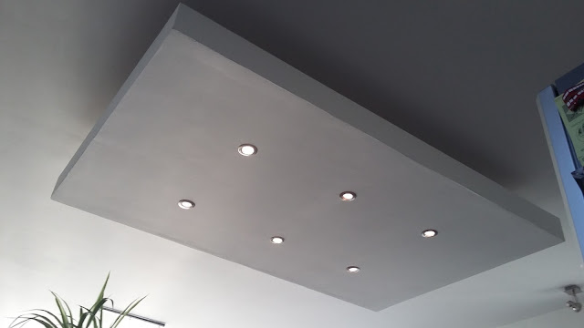 déroché plafond descendu suspendu ilot central decaissement design spots caisson placo platre