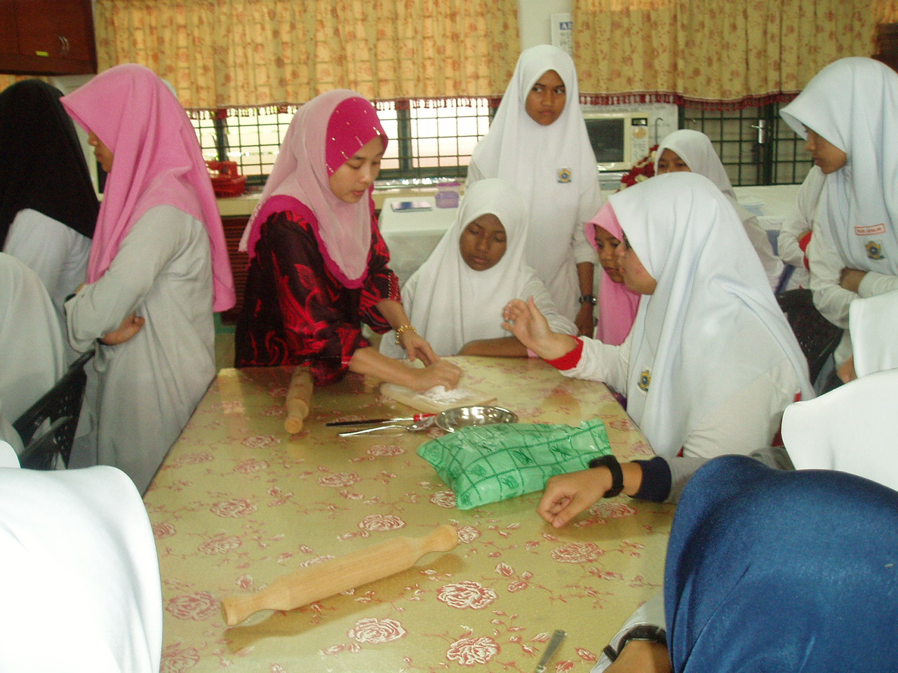 Teratak Kek Zaidah KELAS  MENGHIAS CUPCAKES DI SEKOLAH  