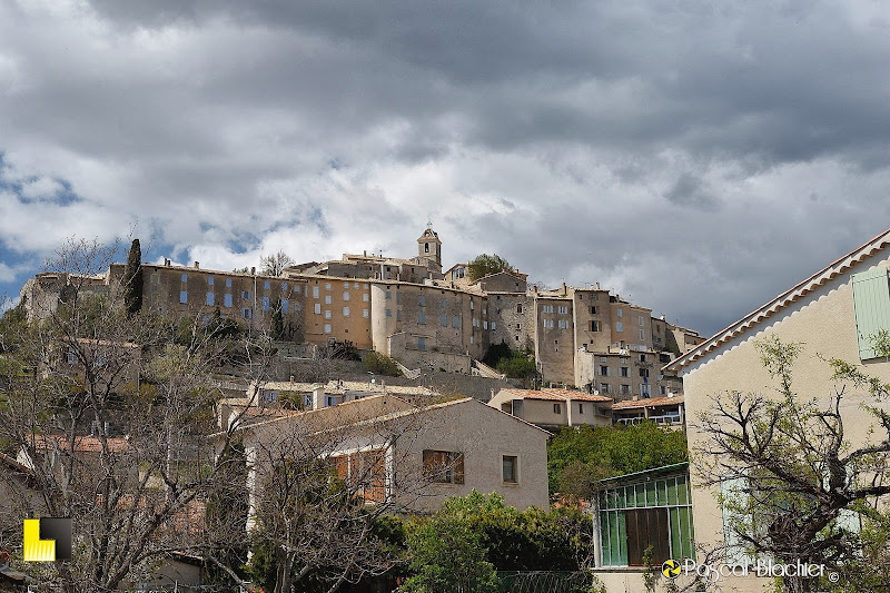 le village de banon en haute provence photo pascal blachier