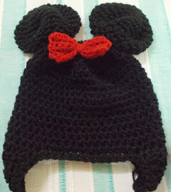 Sweet Nothings Crochet free crochet pattern blog, photo of the little Minnie mouse cap in black with a big red bow in the centre