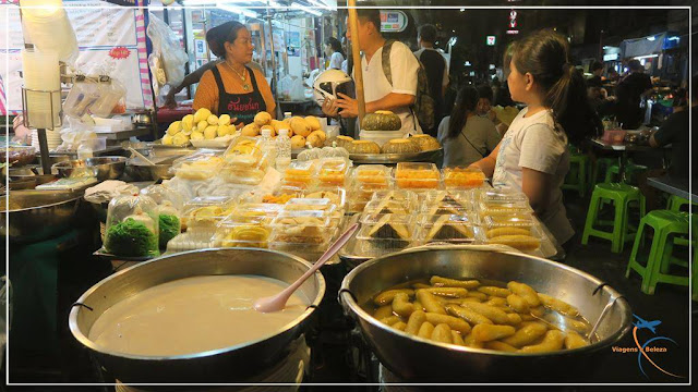 Como são as comidinhas de rua em Bangkok