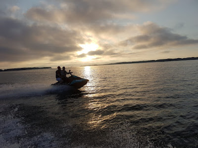 menojetti, vesijetti, vesiskootteri, auringonlasku, jetteily