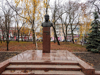 Прилуки. Сквер им. Ивана Дубинского. Памятник И. Я. Дубинскому