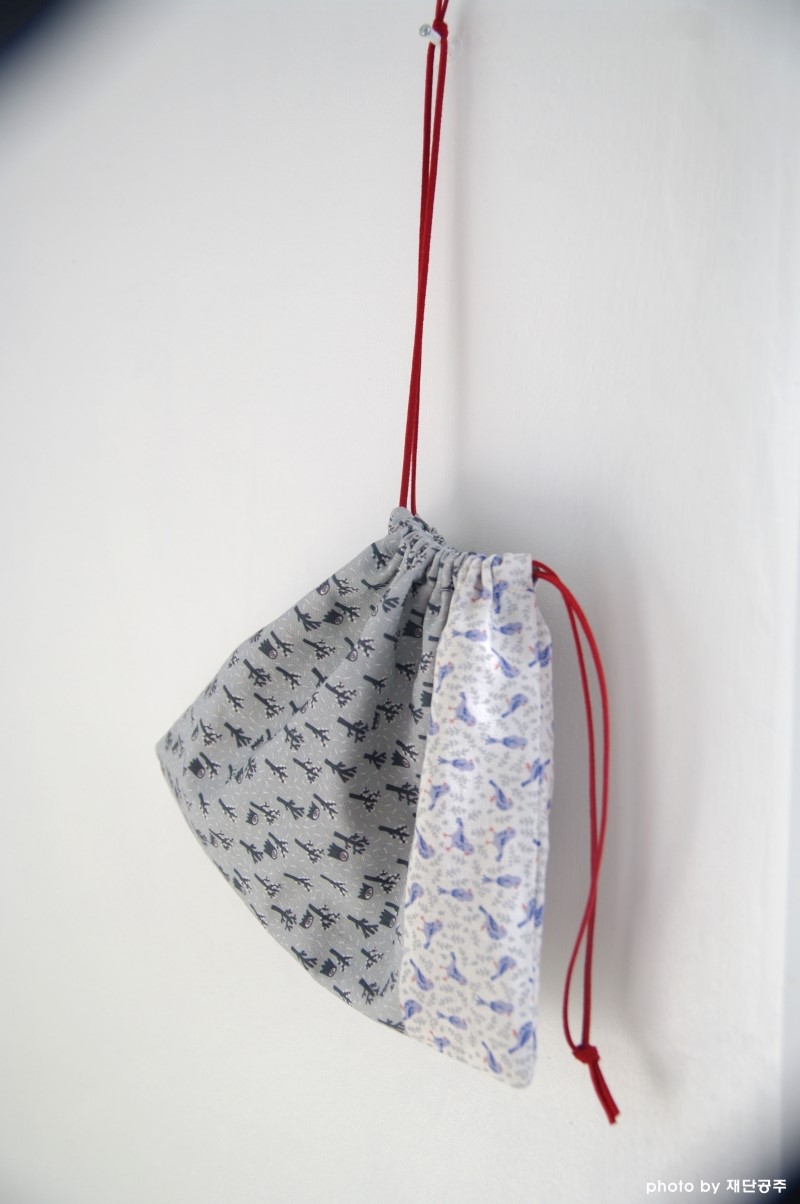 How to sew a simple bag with a drawstring. DIY Gift Idea!