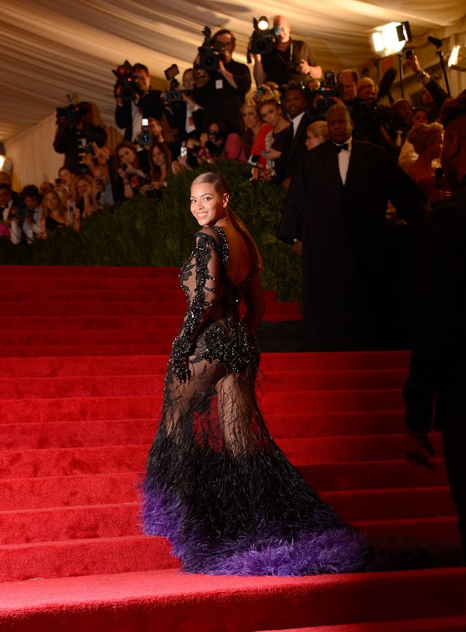 Beyonce dressed like a pecock at the 2012 Costume Institute Gala