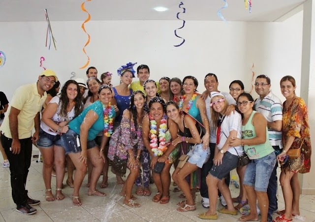 Baile carnavalesco da Escola Dinâmica teve muita animação do início ao fim