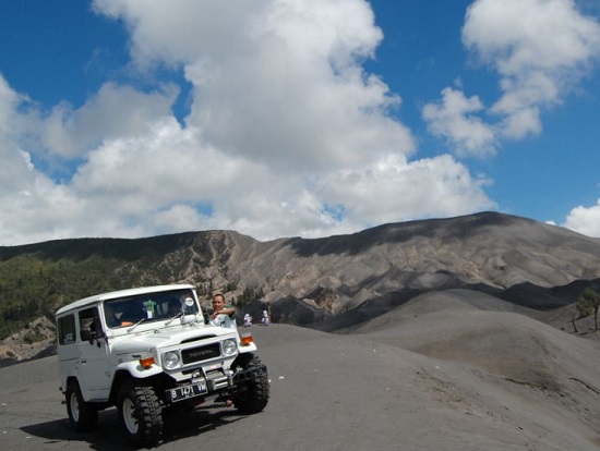 Manfaat Wisata di Bromo Dengan Sewa Mobil Jeep