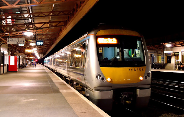 long exposure night photo of Chiltern Railways class 168108 diesel multiple unit train at leamington spa station 2016