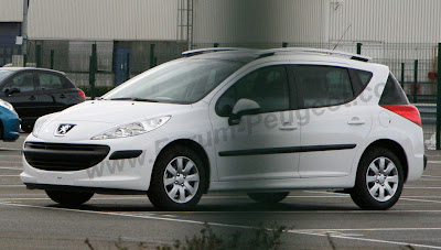 Carscoop 207 0 Peugeot 207 SW production version caught out in the open