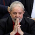 Lula tem pena reduzida e segue preso