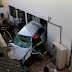 Carro despenca de garagem e deixa mãe e filhas feridas em Salvador