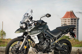 Triumph Tiger 800 XCX Harga dan Spesifikasi Lengkap Motor 2018 - Lebih besar dari kelas motor Adventure di Dunia