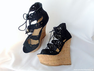 Fashion: Justfab - Cutout Keilabsatz Heels Schwarz - www.annitschkasblog.de